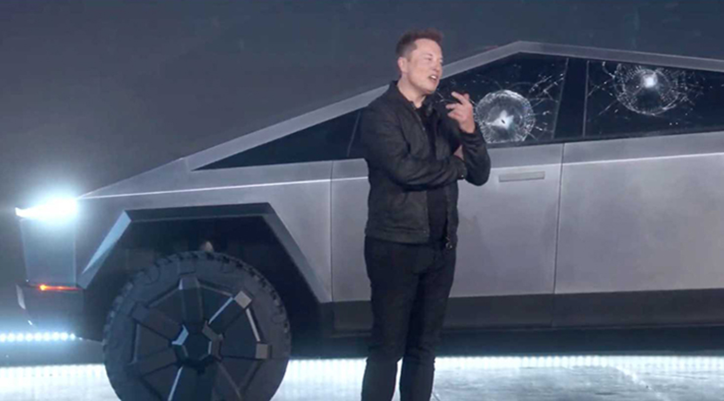Elon Musk e il Cybertruck di Tesla: dall'epic fail della presentazione all'epic win nei pre-order